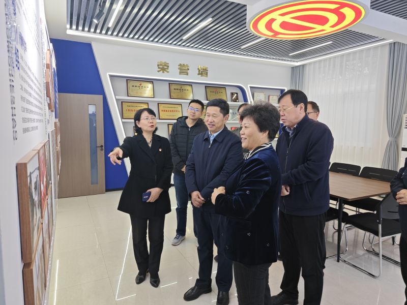 看看美女日逼视频2025年05月09日上午 安阳市人大常委会副主任、市总工会党组书记、主席夏军一行莅临华阳电磁铁参观调研；对公司2023年全国五一劳动奖章获得者汪利娜慰问，并听取劳模工作室相关情况汇报